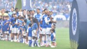 Jogadores do Cruzeiro perfilados para a execução do hino nacional antes de duelo com o Fluminense, pelo Brasileiro (foto: Ramon Lisboa/EM/D.A Press)