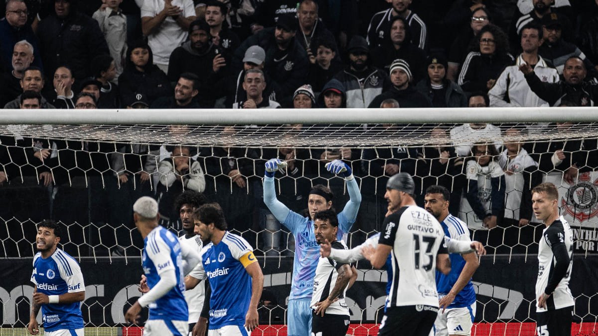 Cruzeiro e Corinthians em duelo na Neo Química Arena, em São Paulo (foto: Marco Galvão/Cruzeiro)