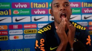 Fernandinho pela Seleção Brasileira em 2019 - Crédito: 