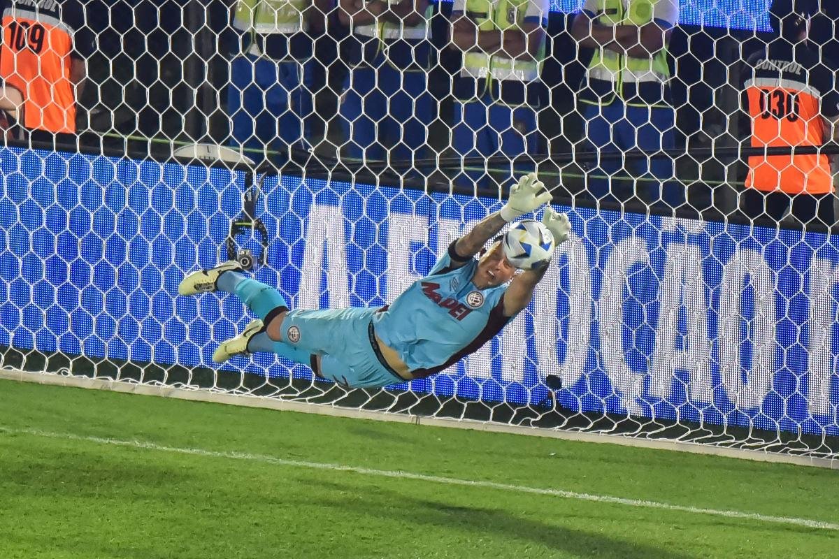 Nahuel Losada, goleiro do Lanús (foto: JOSE BOGADO/AFP)