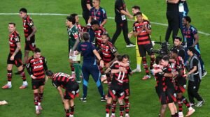 Jogadores do Flamengo celebram vitória sobre o Palmeiras na final da Libertadores - Crédito: 