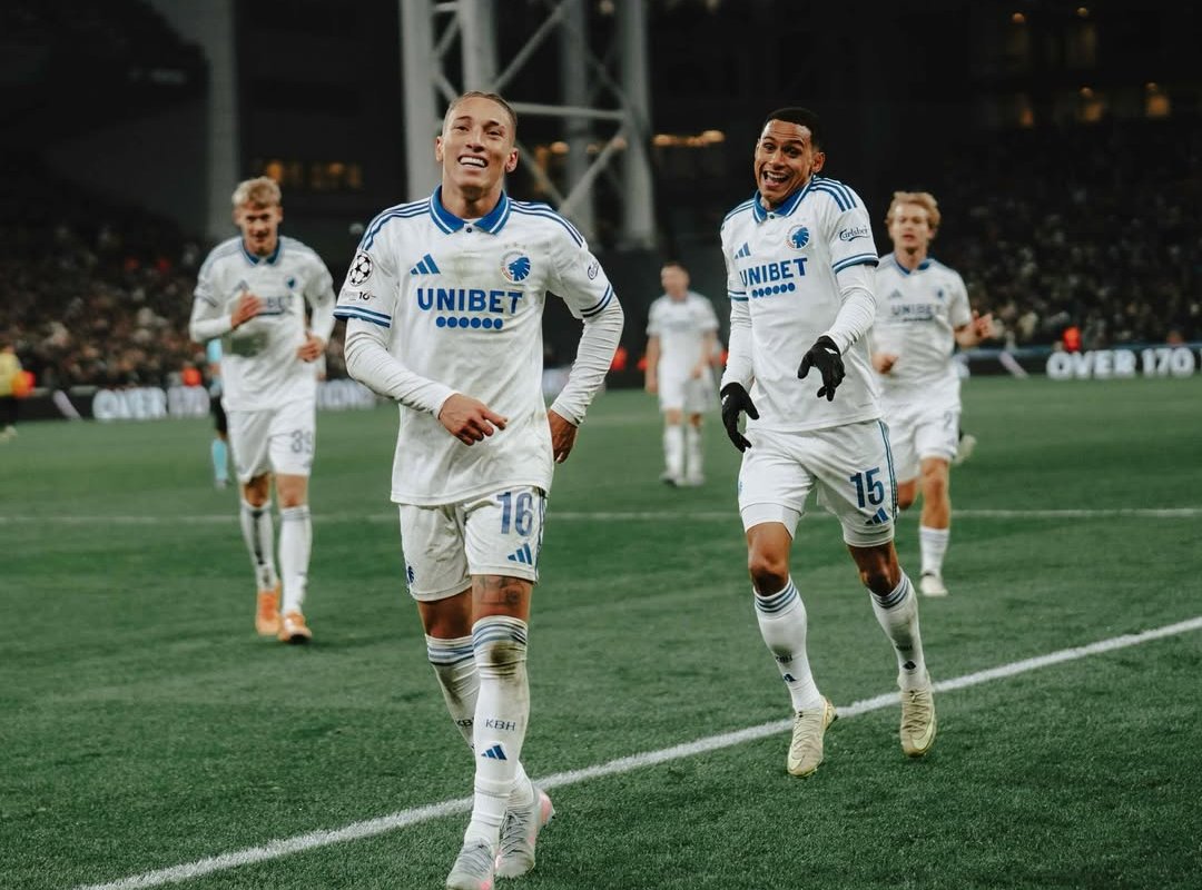 Atacante Robert celebrando gol em vitória do Copenhague sobre o Kairat (foto: Divulgação)