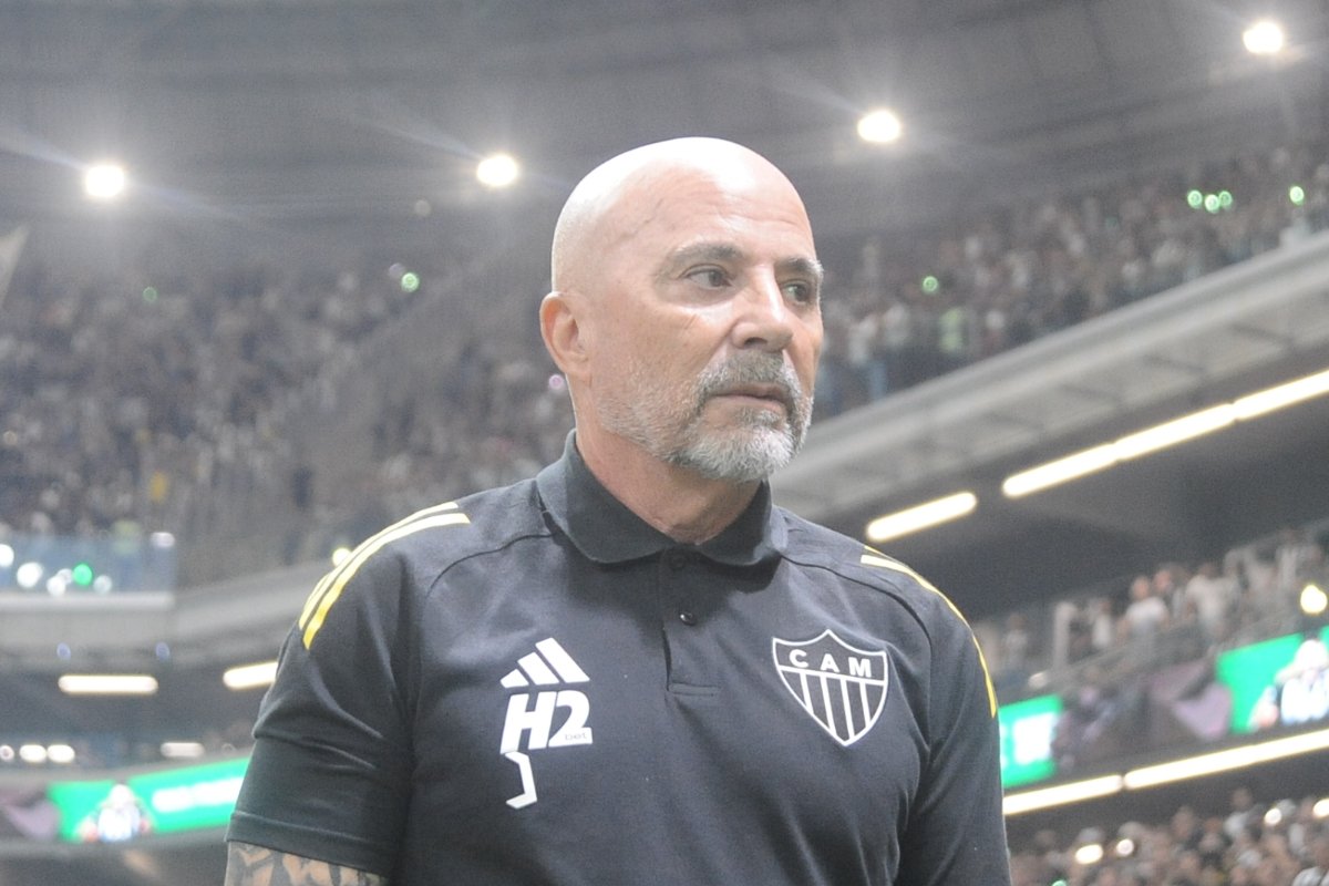 Sampaoli surpreende em escalação do Atlético para encarar Lanús na final da Sul-Americana