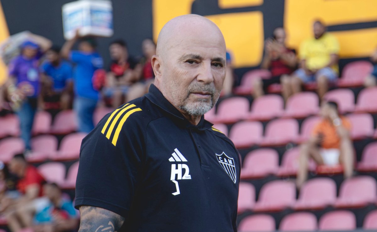Jorge Sampaoli, técnico do Atlético, em ação contra o Sport (foto: Pedro Souza/Atlético)