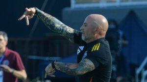 Sampaoli durante Lanús x Atlético na final da Sul-Americana - Crédito: 