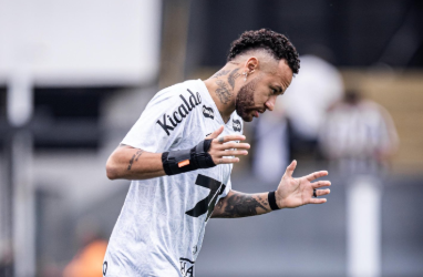 Neymar se aquece antes de jogo do Santos na Vila Belmiro (foto: Divulgação/Santos)