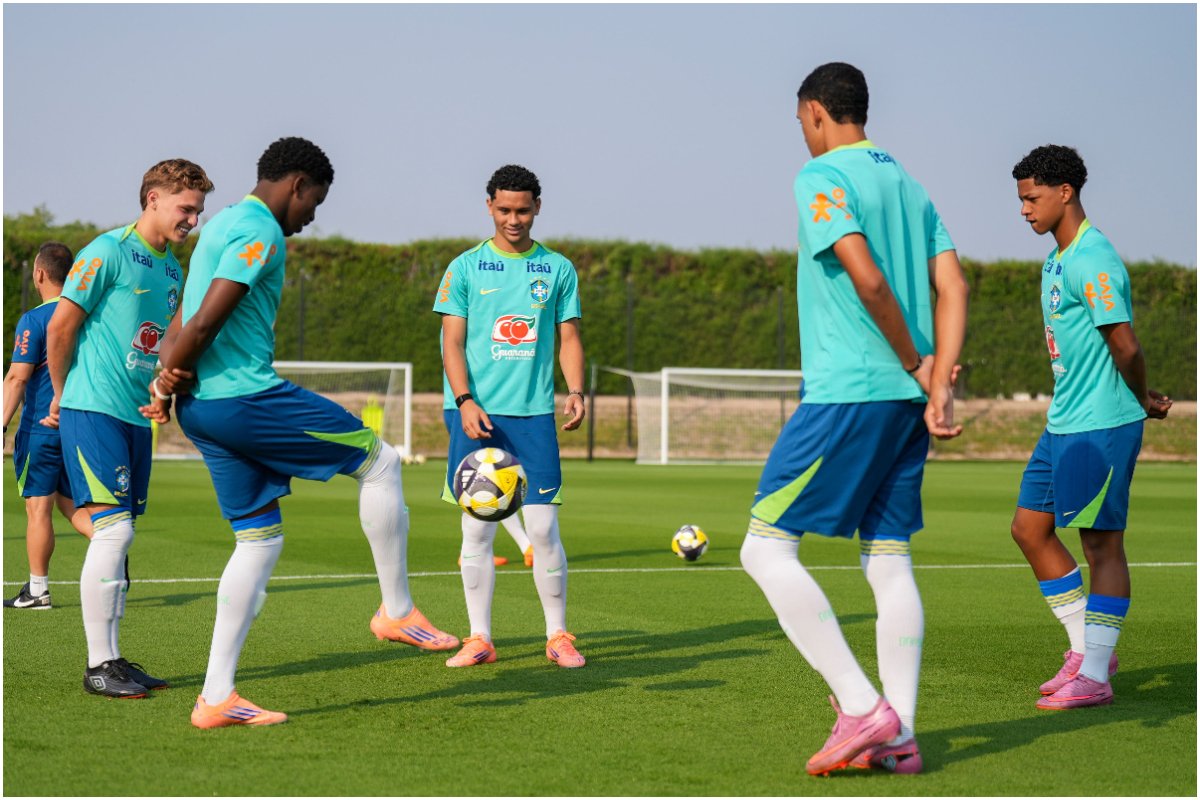 Atletas da Seleção Brasileira Sub-17 treinando em campo (foto: Nelson Terme/CBF)