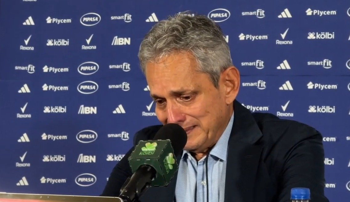 Técnico de Honduras, Reinaldo Rueda chora (foto: Reprodução)