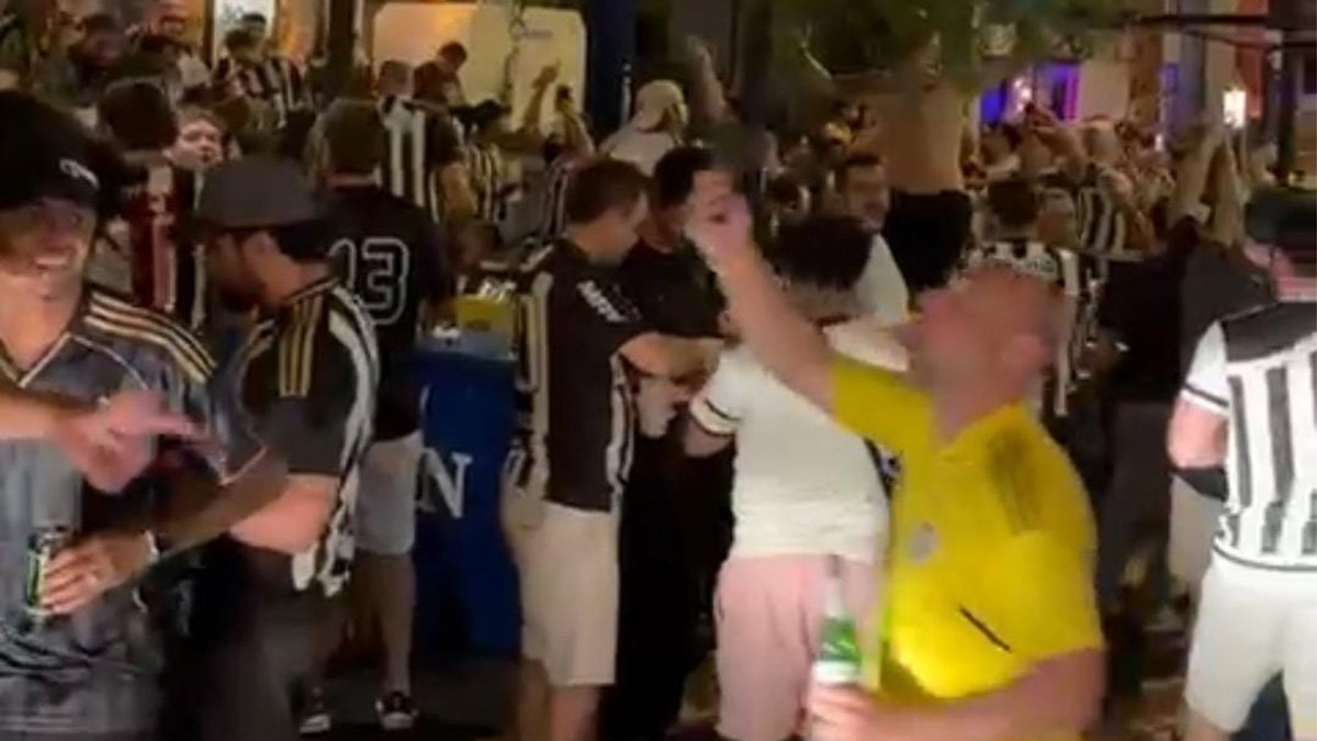 Torcedores do Atlético ocupam rua em Villa Morra, bairro nobre de Assunção