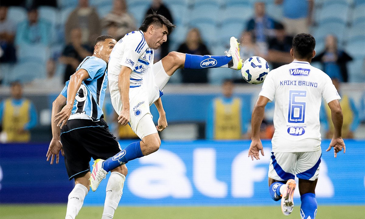 Villalba, zagueiro do Cruzeiro (foto: Lucas Bubols/Cruzeiro)