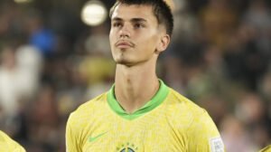 Vitão, zagueiro do Atlético, pela Seleção Brasileira no Mundial Sub-17 - Crédito: 