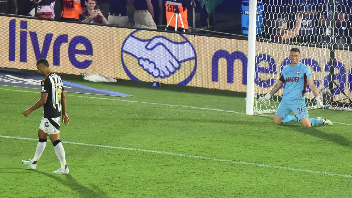 Atlético: Vitor Hugo rechaça 'vexame' e se desculpa por pênalti perdido