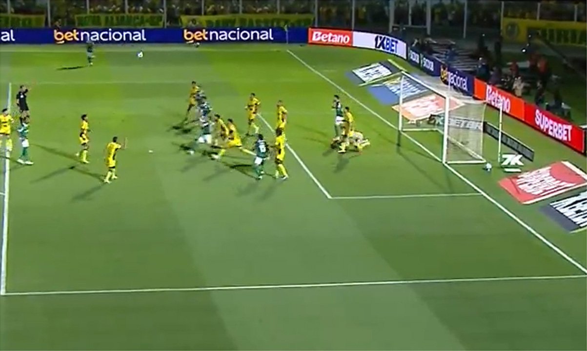 Vitor Roque fez gol de bicicleta para o Palmeiras contra o Mirassol (foto: Reprodução/Amazon Prime Video)