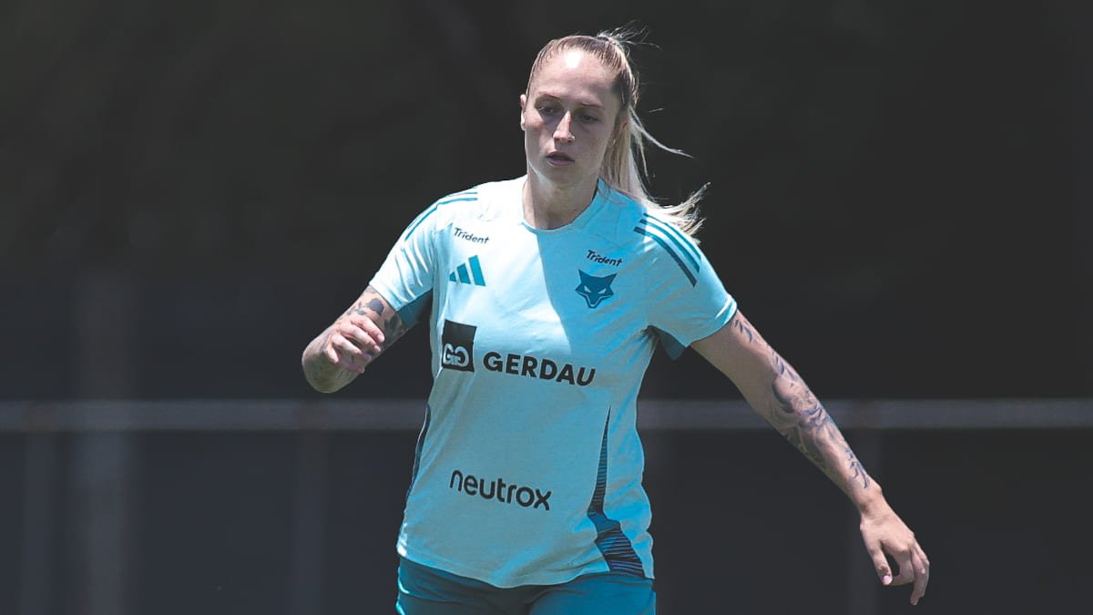 Isa Haas, zagueira do Cruzeiro, em treinamento na Toca da Raposa 2, em Belo Horizonte (foto: Gustavo Martins/Cruzeiro)