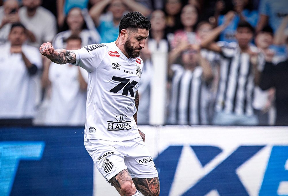 Zé Rafael durante Santos x Fortaleza (foto: Divulgação/Santos)