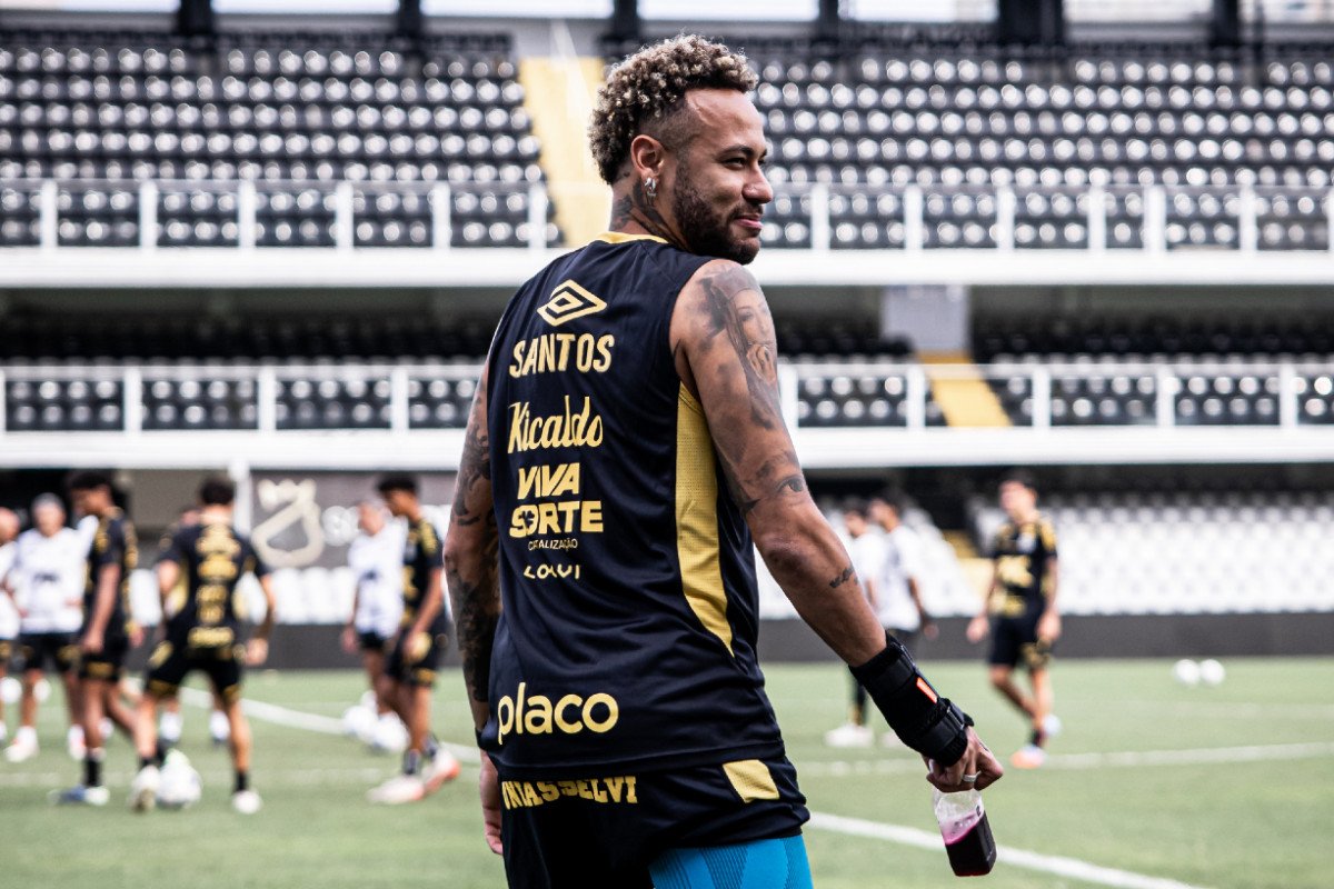 Neymar, atacante do Santos, em treino na Vila Belmiro antes de jogo contra o Cruzeiro (foto: Raul Baretta/ Santos FC.)
