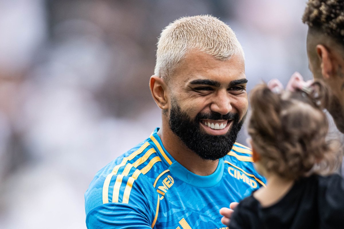 Gabigol cumprimenta Neymar antes do jogo entre Santos e Cruzeiro, na Vila, pela última rodada do Brasileirão (foto: Jhony Inácio/Cruzeiro)