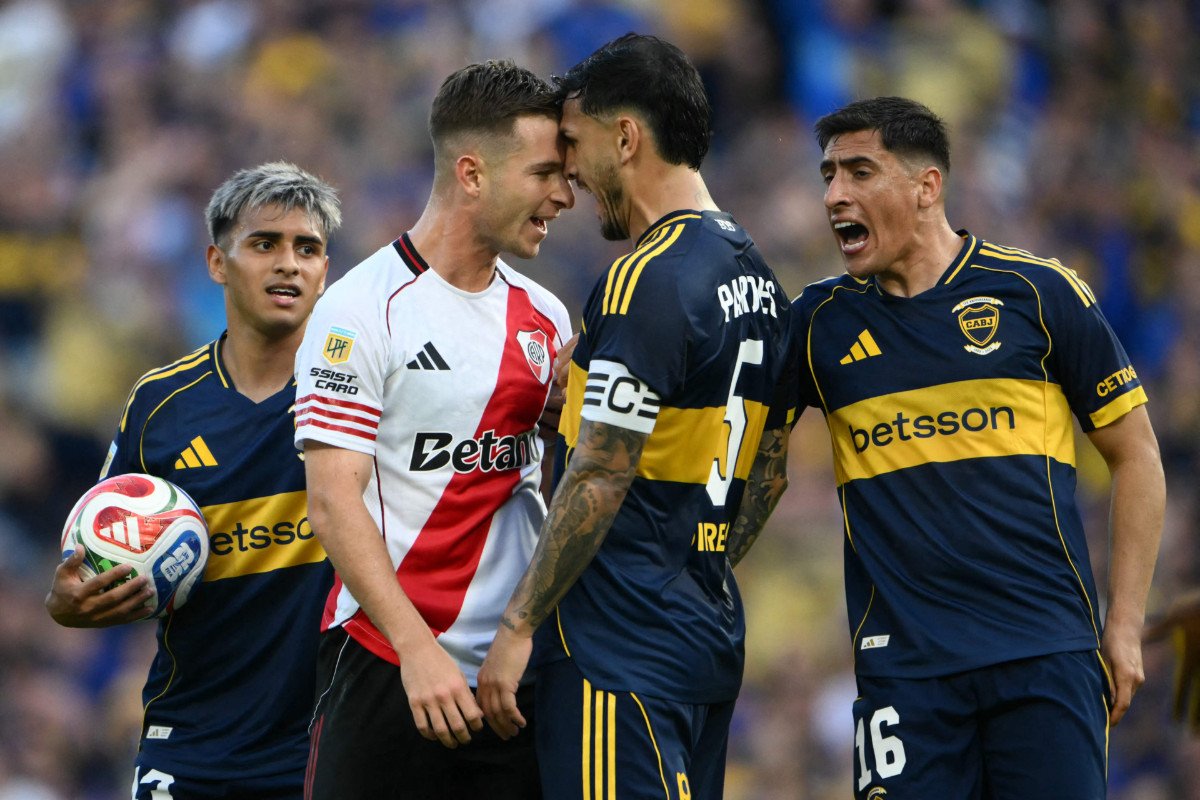 Clássico entre Boca Juniors e River Plate, na Bombonera, em novembro deste ano (foto: Luis ROBAYO / AFP)