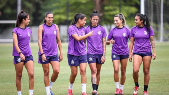 Atletas do elenco do Corinthians reunidas em treino (foto: Rodrigo Gazzanel/Corinthians)