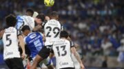 Cruzeiro e Corinthians, no Mineirão (foto: Alexandre Guzanhe/EM/D.A. Press)