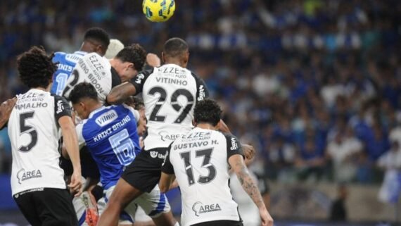 Cruzeiro e Corinthians, no Mineirão (foto: Alexandre Guzanhe/EM/D.A. Press)