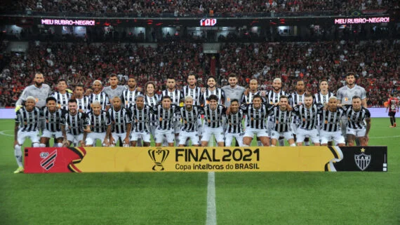 O elenco multicampeão pelo Atlético em 2021 na final da Copa do Brasil, contra o Athletico-PR (foto: Ramon Lisboa/EM/D.A Press)