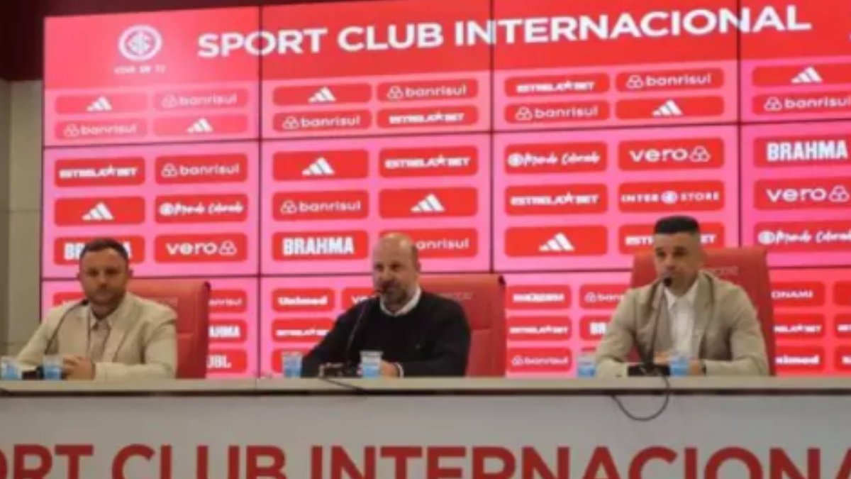 Mazzuco (à esquerda) e D'Alessandro (à direita) estão de saída do Internacional (foto: Ricardo Duarte/Internacional)