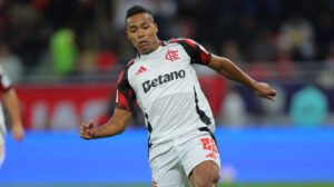 Alex Sandro, lateral do Flamengo, em jogo do Intercontinental  - Crédito: 