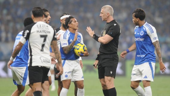 Anderson Daronco em Cruzeiro x Corinthians (foto: Alexandre Guzanshe/EM/D.A. Press)