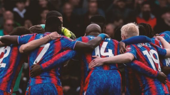 Jogadores do Crystal Palace reunidos (foto: Divulgação/Crystal Palace)
