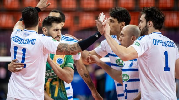 Time masculino do Cruzeiro no Mundial de Clubes de Vôlei (foto: Agência i7/ Cruzeiro)