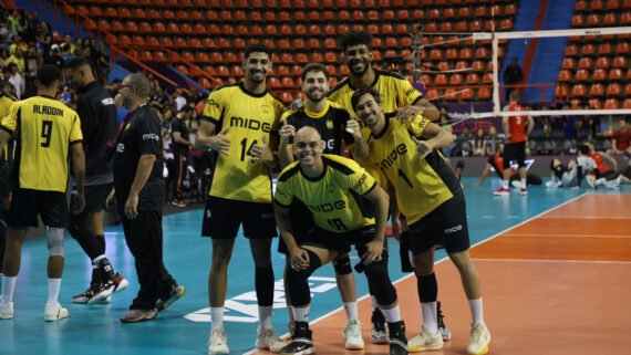 Time do Praia Clube no Mundial de Clubes Masculino de Vôlei (foto: Praia Clube)