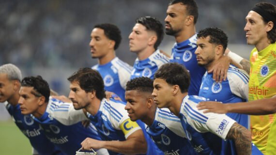 Time do Cruzeiro antes da semifinal da Copa do Brasil diante do Corinthians (foto: Alexandre Guzanshe/EM/D.A. Press)