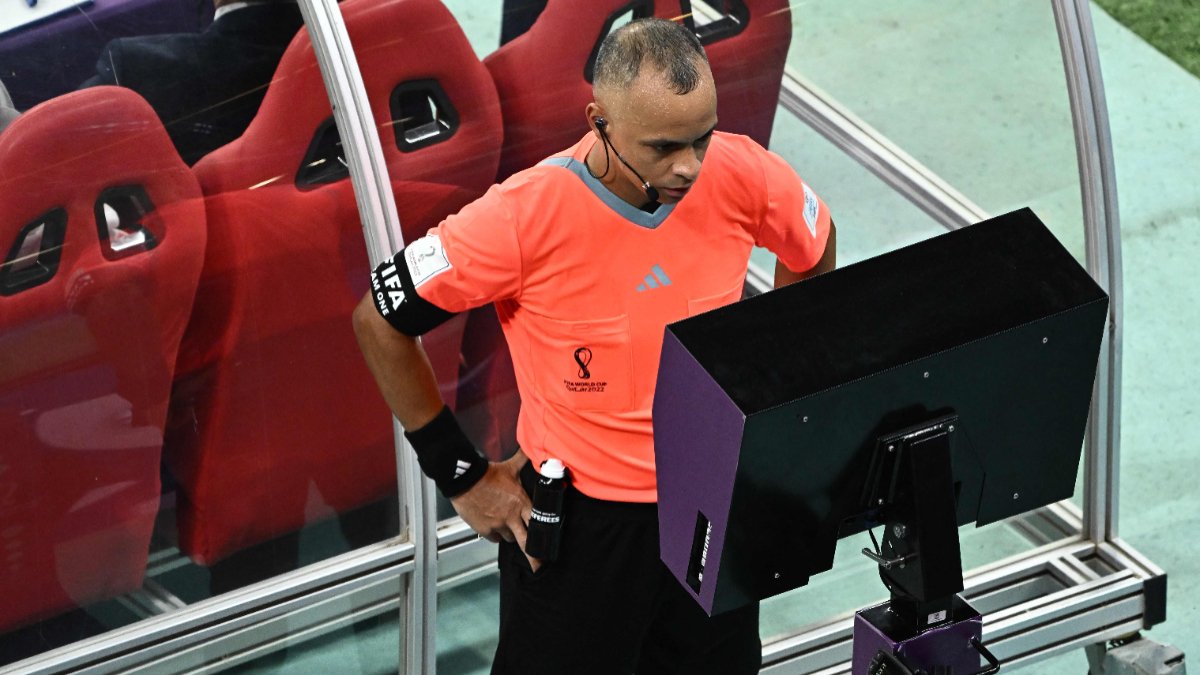 Wilton Pereira Sampaio em Inglaterra x França na Copa do Mundo de 2022 (foto: Jewel SAMAD / AFP)