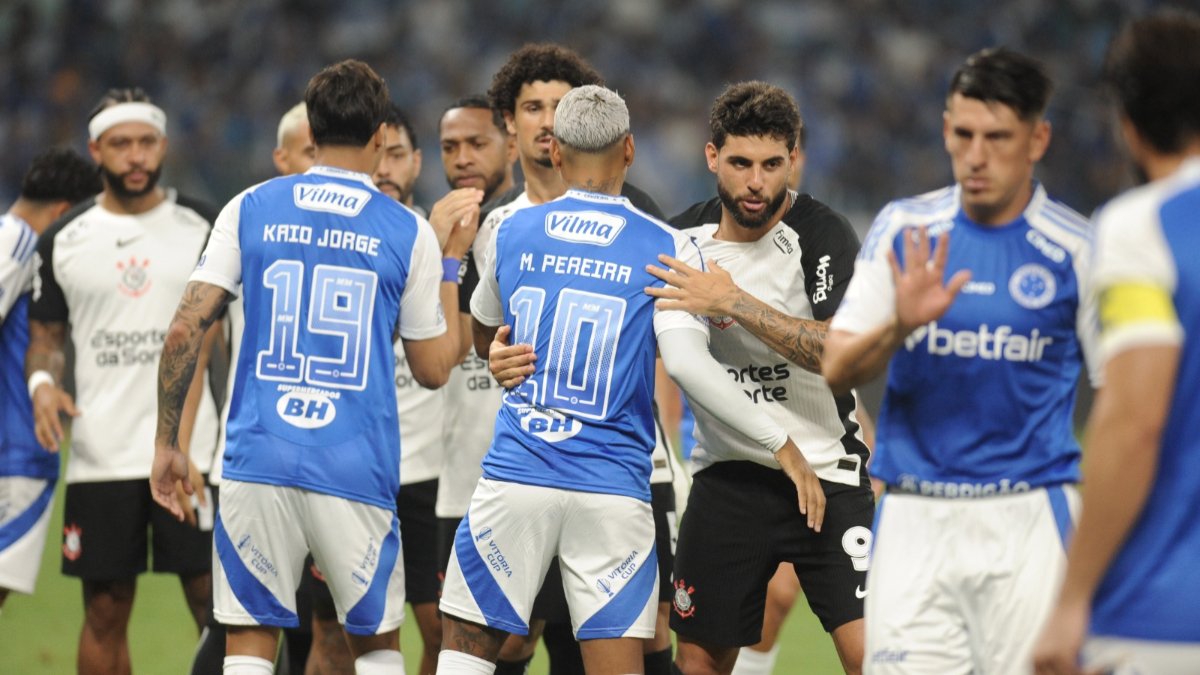 Cruzeiro e Corinthians na ida da semifinal da Copa do Brasil no Mineirão (foto: Alexandre Guzanshe/EM/D.A. Press)