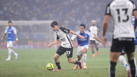 Duelo entre Cruzeiro e Corinthians pela ida da semifinal da Copa do Brasil no Mineirão (foto: Alexandre Guzanshe/EM/D.A. Press)