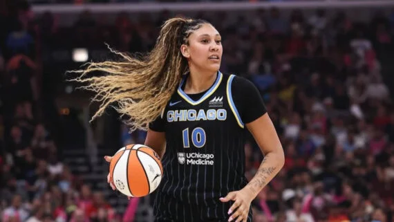 Kamilla Cardoso durante partida de basquete (foto: Divulgação/Kamilla Cardoso)