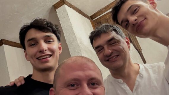 Moni (à esquerda), Vladimir (ao centro) e Alex (à direita) Nikolov são parte do vôlei da Bulgária (foto: Reprodução Instagram de Vladimir Nikolov)