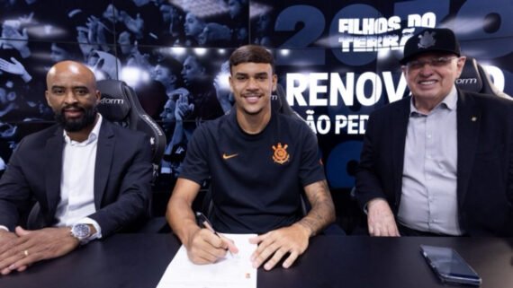 Corinthians renova com João Pedro Tchoca (foto: Divulgação/Corinthians)