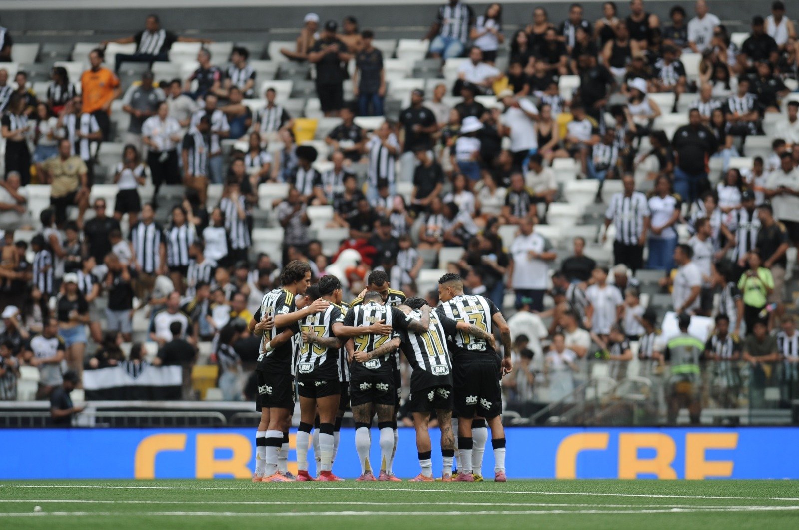 Jogadores do Atlético reunidos antes de goleada sobre o Vasco, pelo Campeonato Brasileiro, na Arena MRV (foto: Alexandre Guzanshe/EM/D.A. Press)