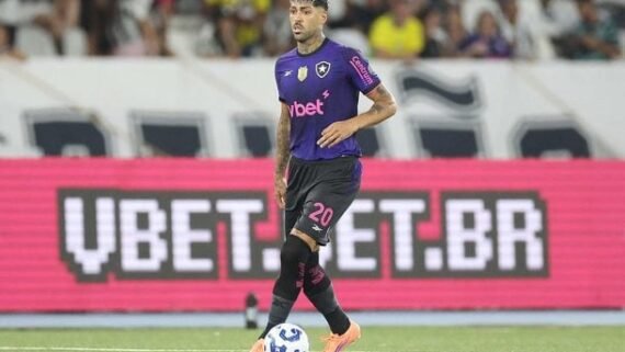 Barboza é um dos melhores zagueiros da história do Botafogo (foto: Foto: Vitor Silva/Botafogo)