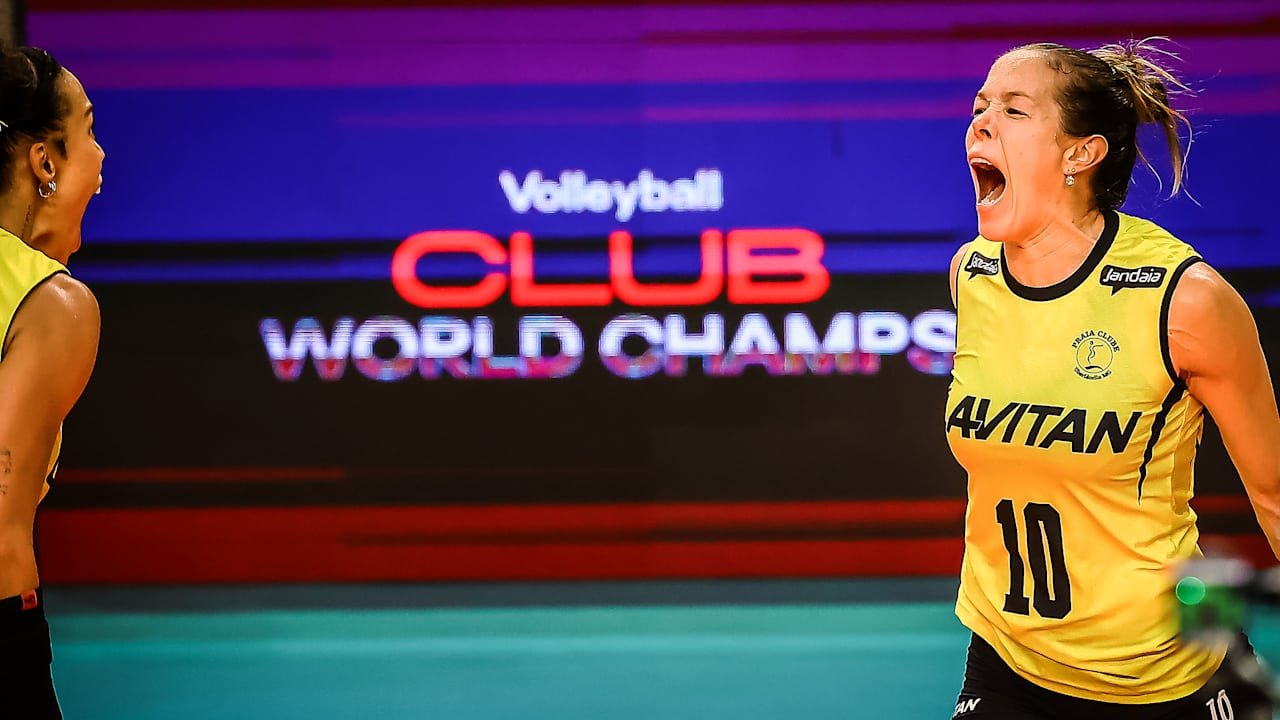 Jogadoras do Praia Clube comemoram no Mundial de Clubes (foto: Divulgação/FIVB)