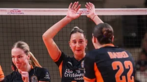 Bianca Cugno comemora ponto do Osasco - Crédito: 