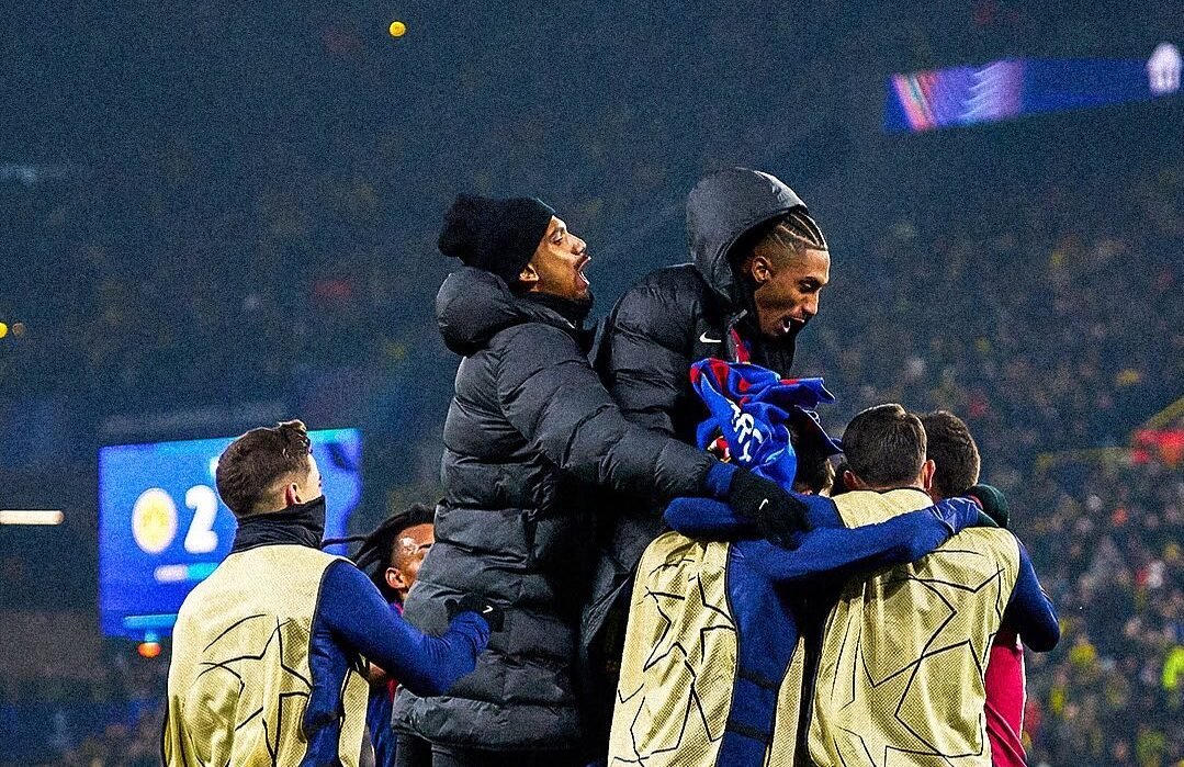 Elenco do Barcelona comemorando gol (foto: Divulgação/Barcelona)