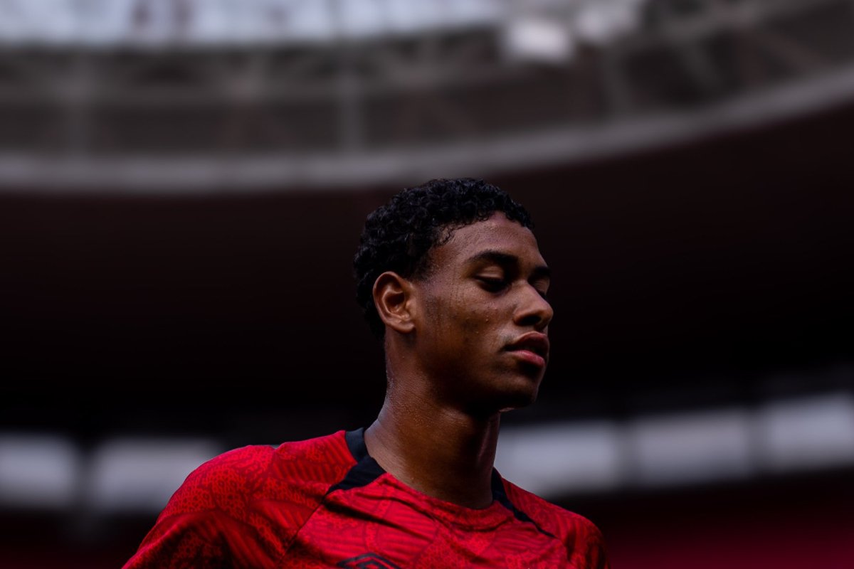 Atleta do Sport do ângulo de baixo (foto: Divulgação/Sport)