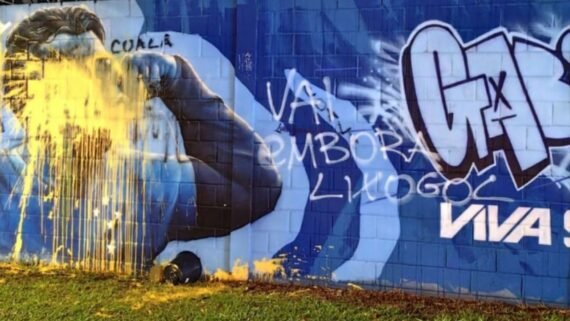 Grafite de Gabigol na Toca I foi vandalizado (foto: Reprodução)