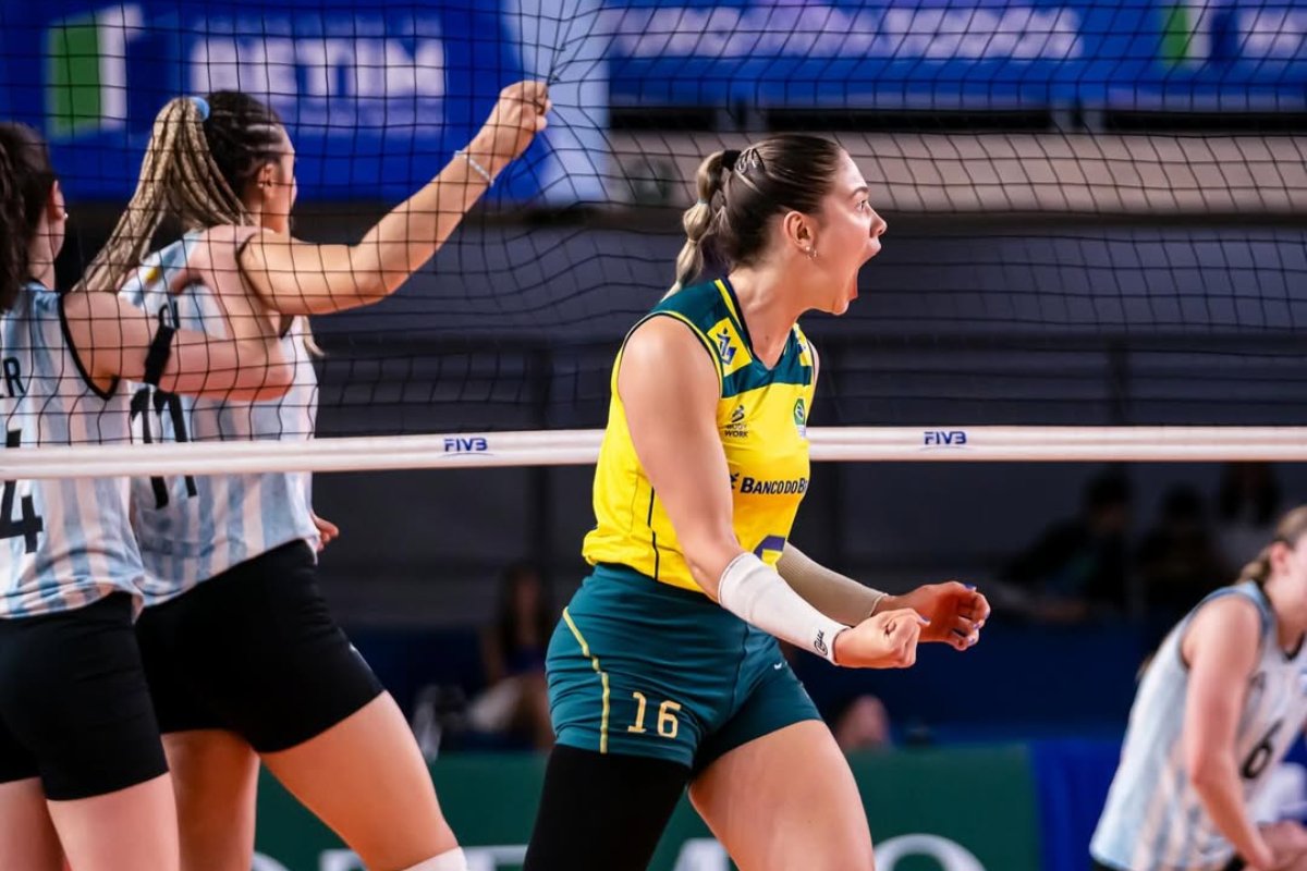 ponteira Maria Clara Andrade comemorando em quadra (foto: Fernanda Georges)