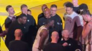 Draymond Green e Steve Kerr discutiram durante timeout do 3Q (foto: Reprodução/ X)