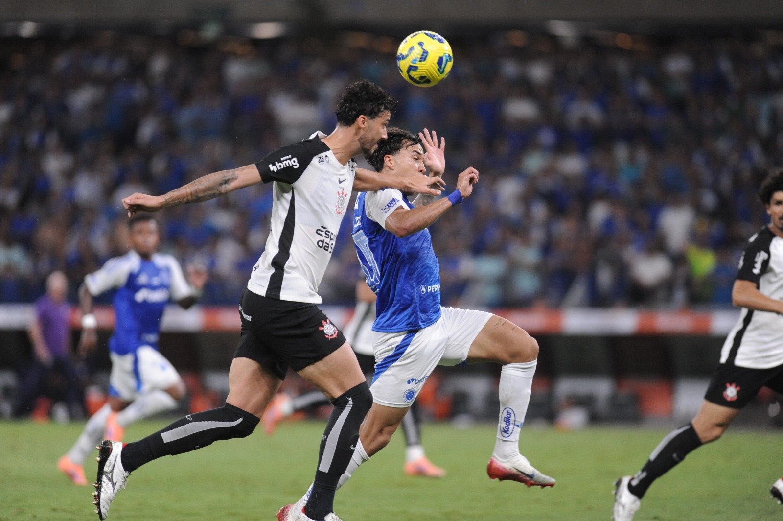 Cruzeiro frustrou torcedores ao perder por 1 a 0 para o Corinthians (foto: Alexandre Guzanshe/EM D.A Press)