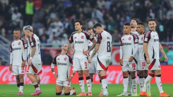Jogadores do Flamengo na disputa por pênaltis contra o PSG (foto: Karim Jaafar/AFP)